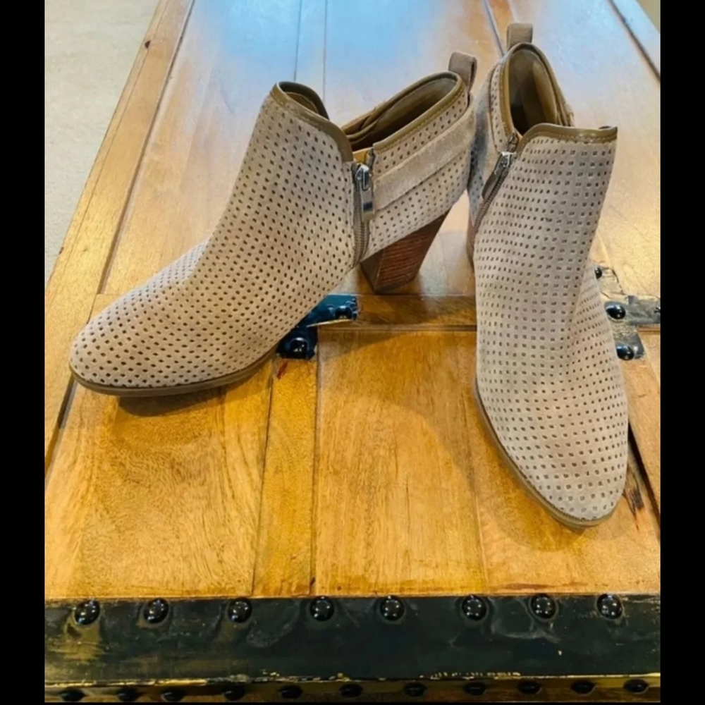 Women's shoes
